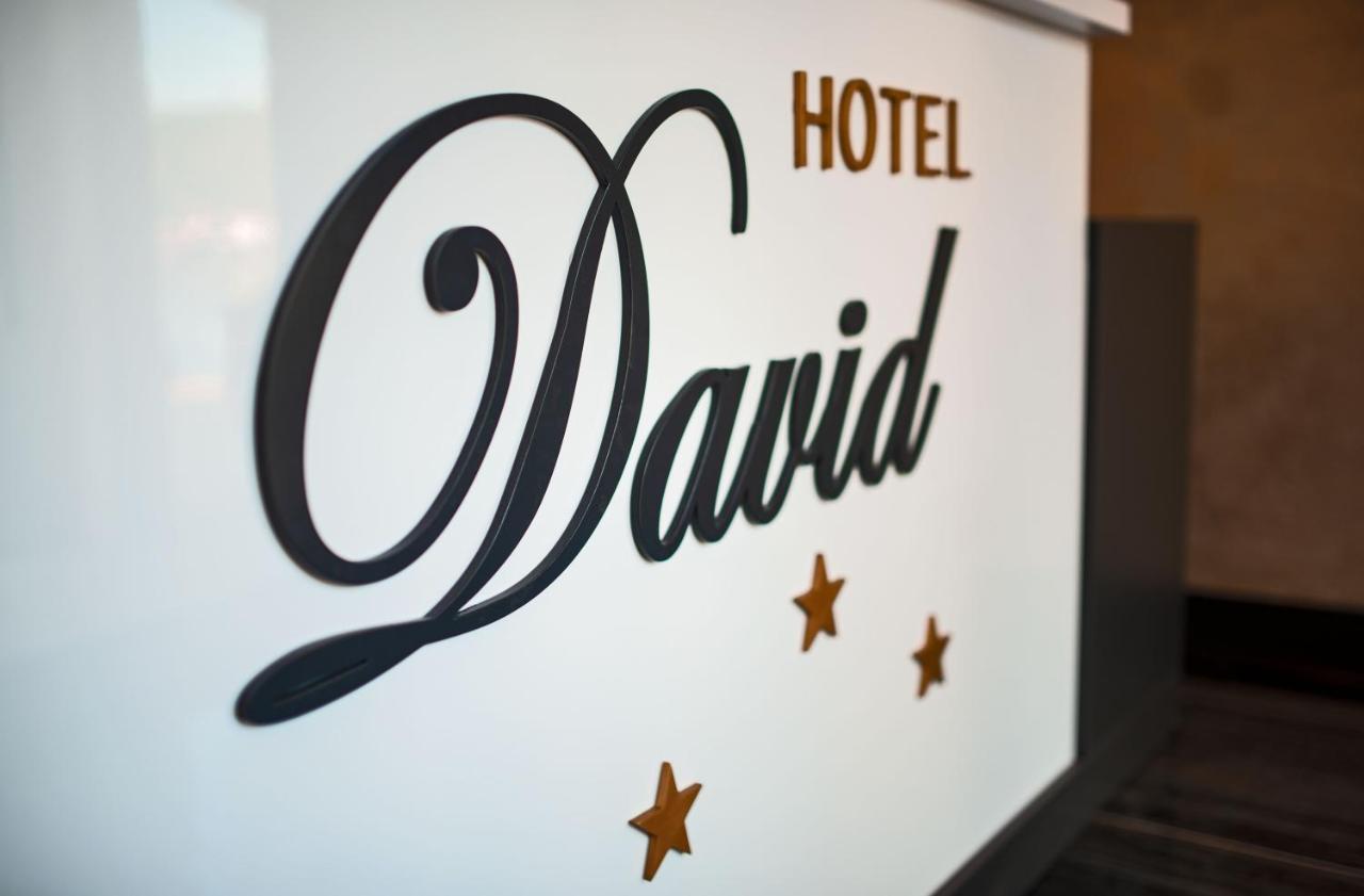 David Lux Beach Rooms Dobra Voda Bagian luar foto